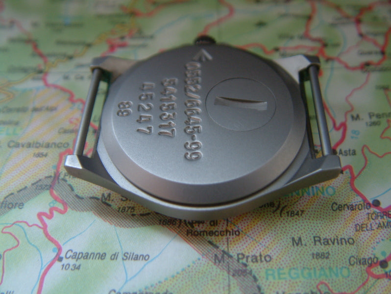 Paire de goupilles de montre conçues pour créer l'apparence d'une montre militaire avec barres fixes solides