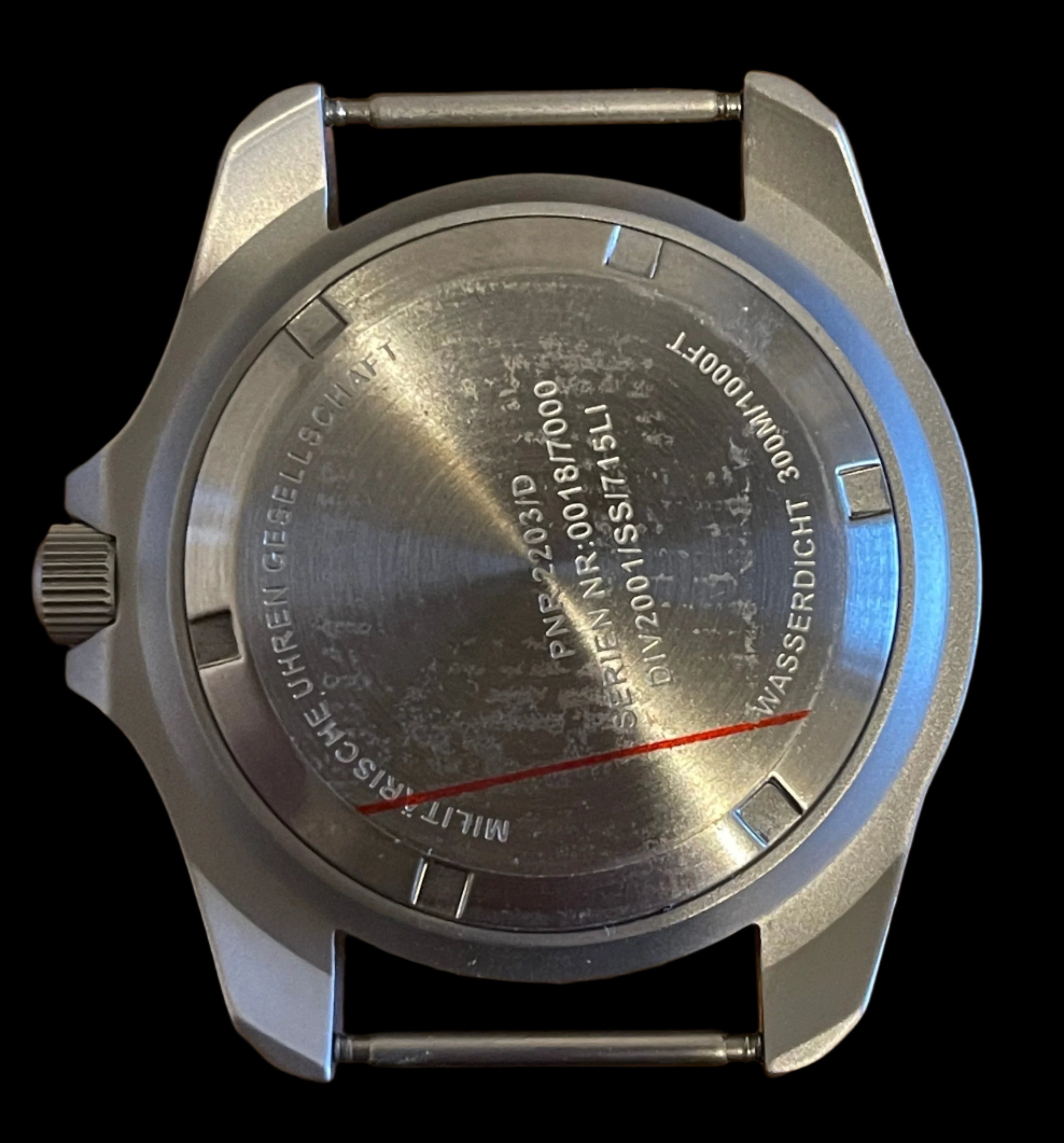 Paire de goupilles de montre conçues pour créer l'apparence d'une montre militaire avec barres fixes solides