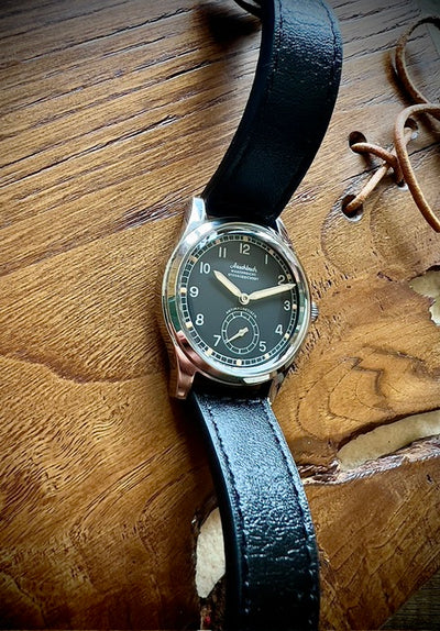 Aeschbach WW2 Muster Deutschland Luftwaffe / Reichsluftfahrtministerium (RLM) Piloten Uhr mit 21-Jewel Automatikmechanik und Saphirglas