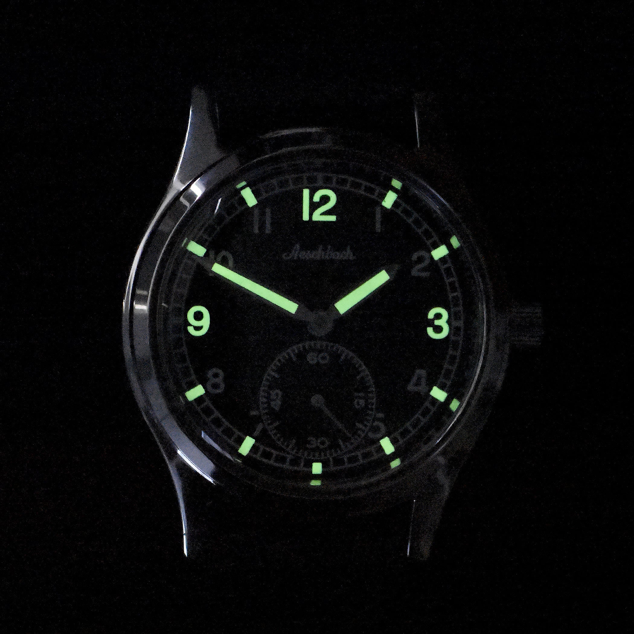 Montre de service Aeschbach WW2 modèle allemand Wehrmacht & Luftwaffe (Armée/Force aérienne) avec mouvement mécanique à remontage manuel 17 rubis