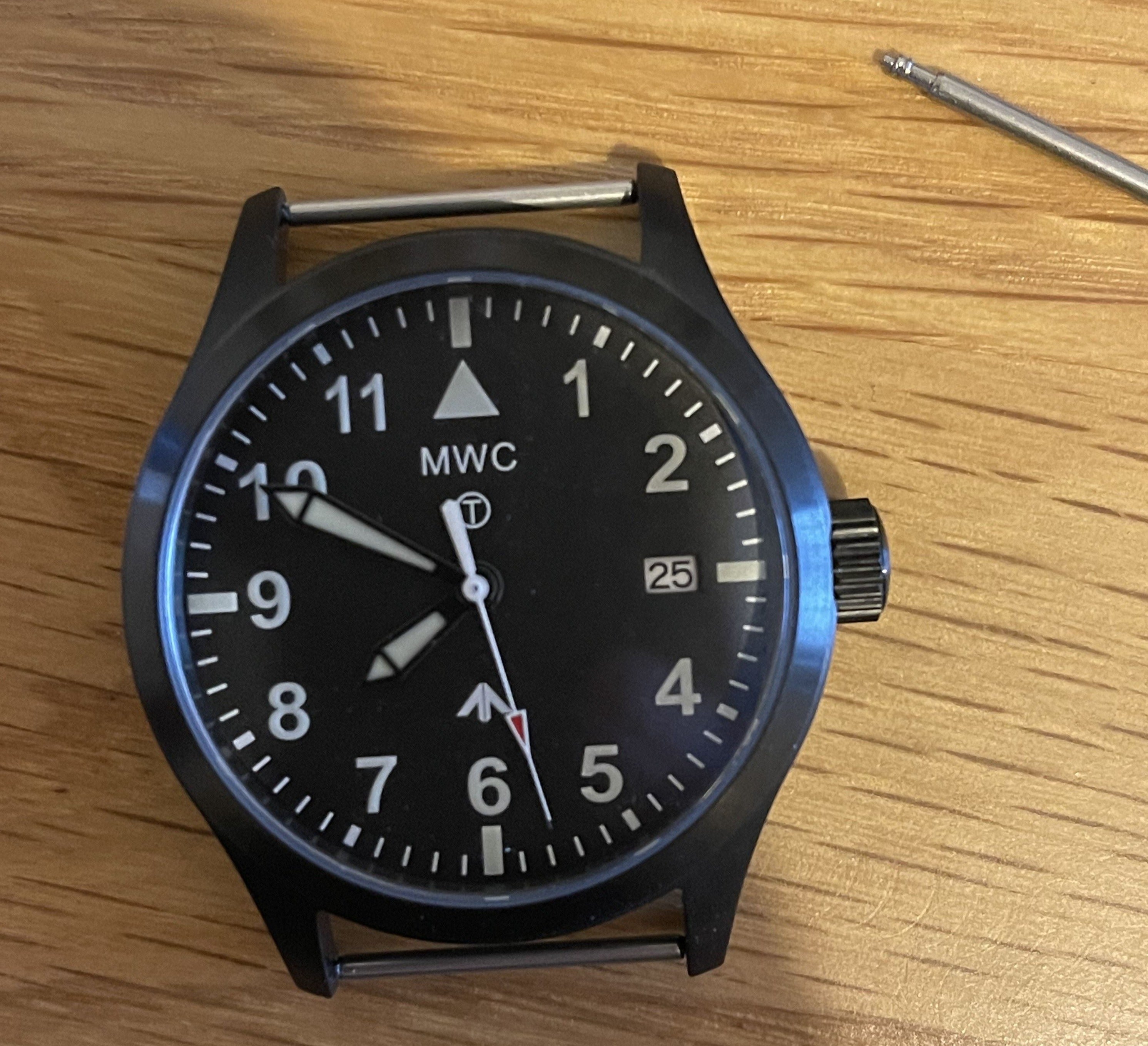 Paire de goupilles de montre conçues pour créer l'apparence d'une montre militaire avec barres fixes solides