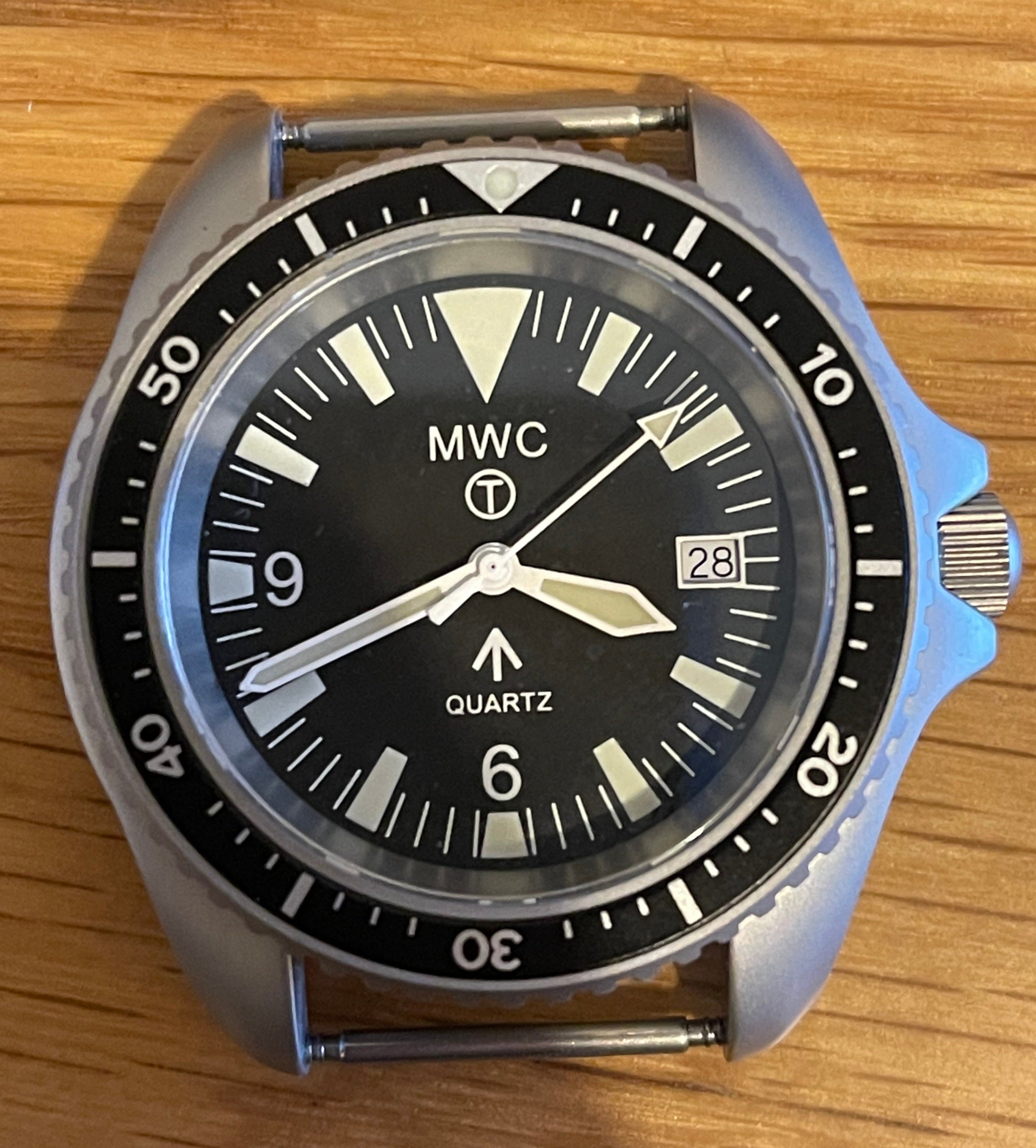 Paire de goupilles de montre conçues pour créer l'apparence d'une montre militaire avec barres fixes solides